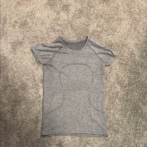 Women’s Lululemon Swiftly Tech grey t shirt size 8